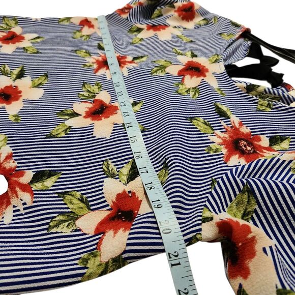 Faith and Joy Top For Women Size Large Blue Floral Lightweight Bell Sleeve - Picture 4 of 9